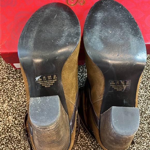 Carlos Santana Miles Strappy brown suede stacked heel bootie - Picture 5 of 10